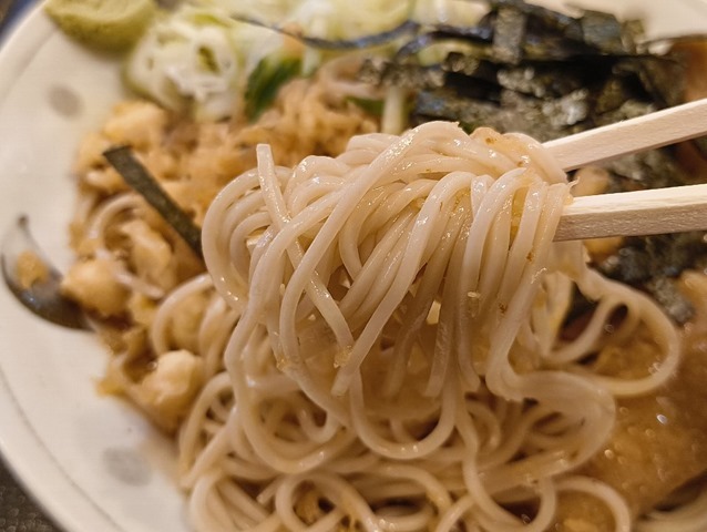 蕎麦を手繰る