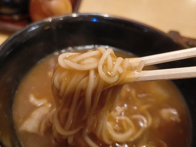 カレーをたっぷりつけて食べる