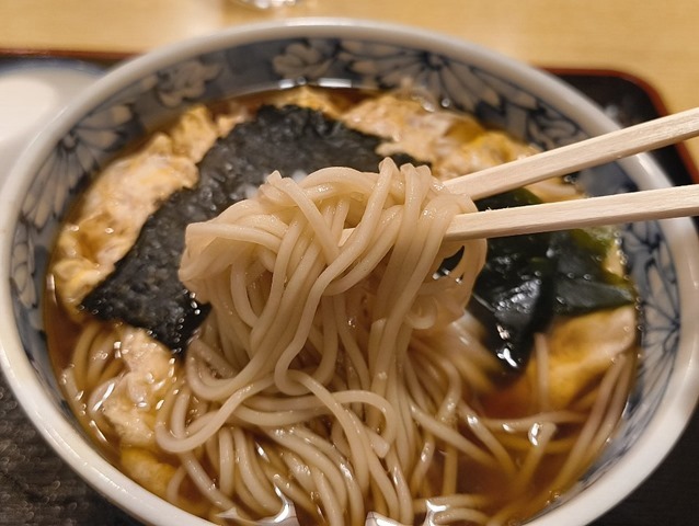 蕎麦を手繰る