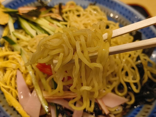 黄色い麺