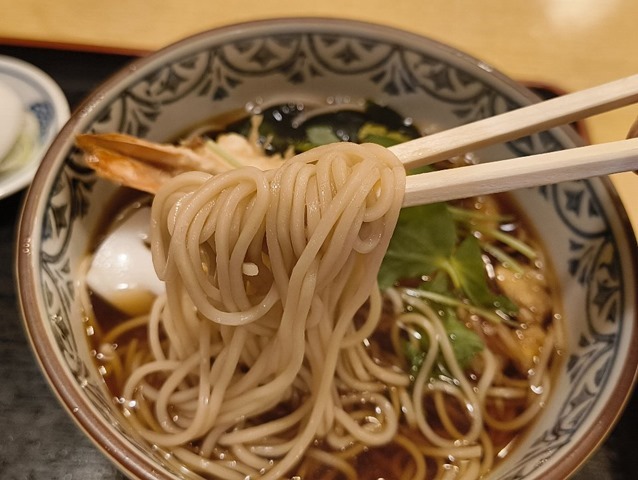 蕎麦を手繰る