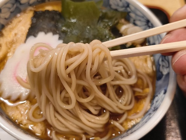 蕎麦を手繰る