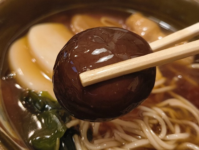 しいたけの出汁が強烈に効いている