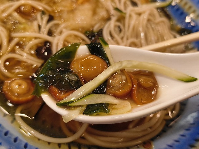 なめこはレンゲ掬って食べるのが正解だ