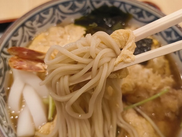 蕎麦を手繰る