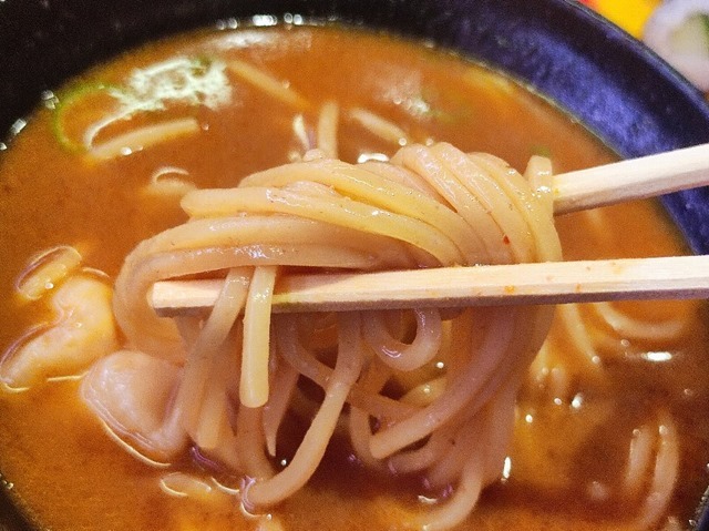 ラーメンを手繰る