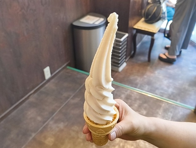 渋谷の「白一」へと月に一度の定期出勤は、相変わらずの「牛乳フロート」と「オリジナルアイス」の為なのだが、半分も食べれないあたしをよそ目に、家人は「オリジナルアイス」を2つも食べるのだよ。うまいからいいのだけれど（笑）。（白一 渋谷店：渋谷区神南1丁目）
