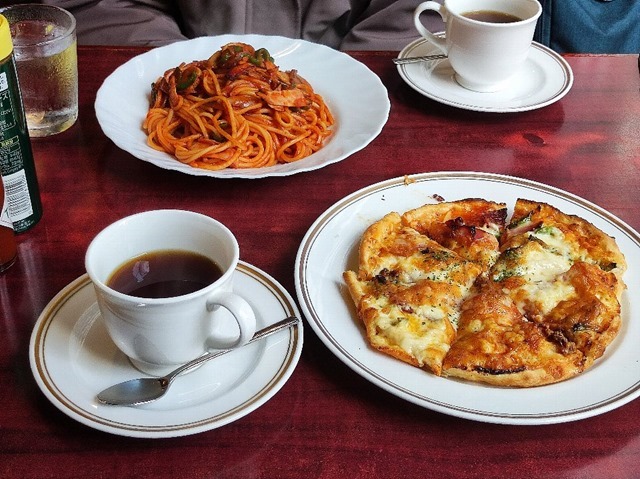 スパゲティナポリタンとミックスピザ