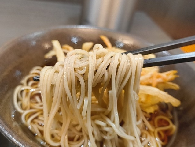 蕎麦を手繰る