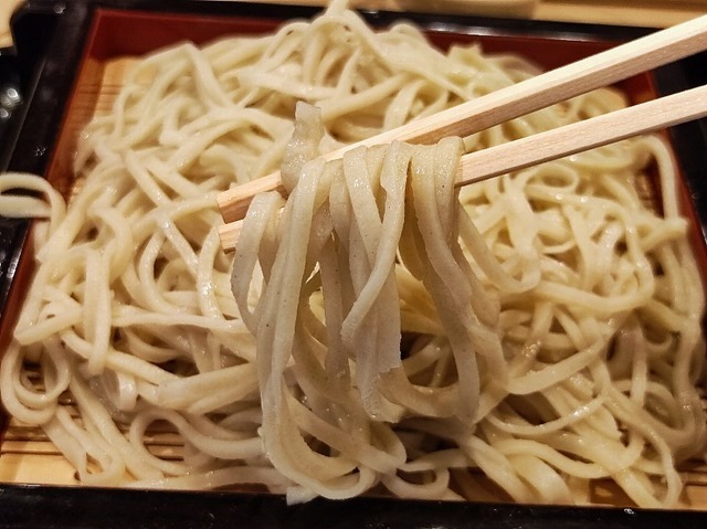 蕎麦を手繰る