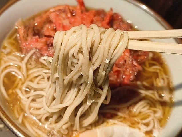 蕎麦を手繰る