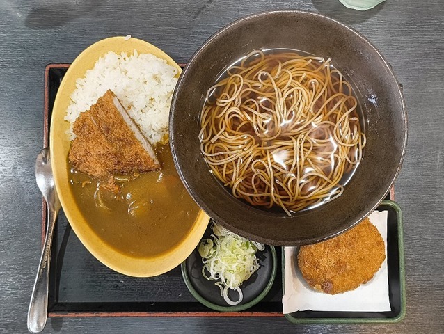 カツカレーセット＋コロッケ（無料クーポン）