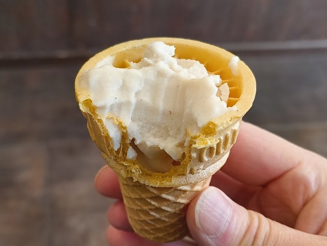 このコーンとアイスクリームのハイブリッドがうまいのだよ（笑）