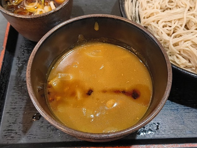 つけ汁の1/3程をカレールーに加えてやるのだ