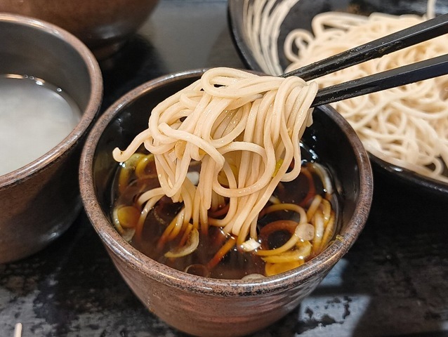 いつものつけ汁でで蕎麦を食べる