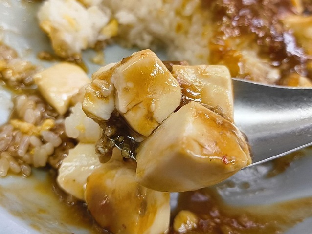 マーボーチャーハンも少しだけ食べる