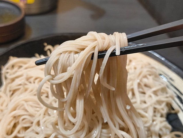 蕎麦を手繰る