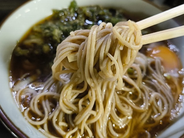 蕎麦を手繰る