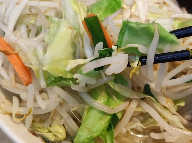 野菜を食べる