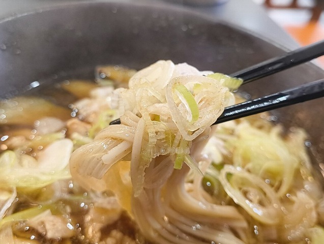蕎麦を手繰る