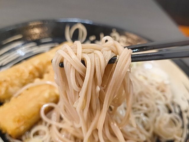 蕎麦を手繰る