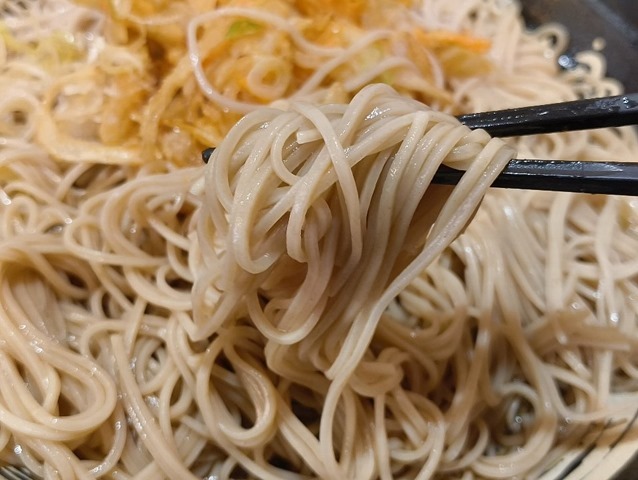蕎麦を手繰る