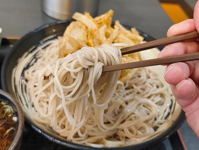 蕎麦を手繰る