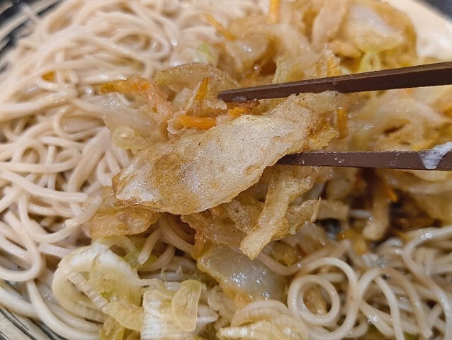 かきあげを食べる