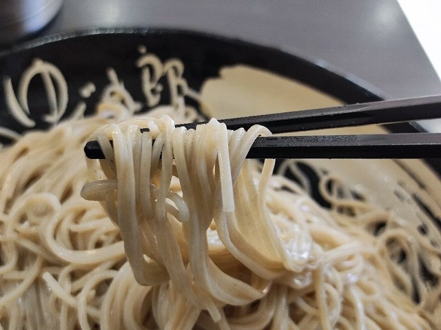 蕎麦を手繰る