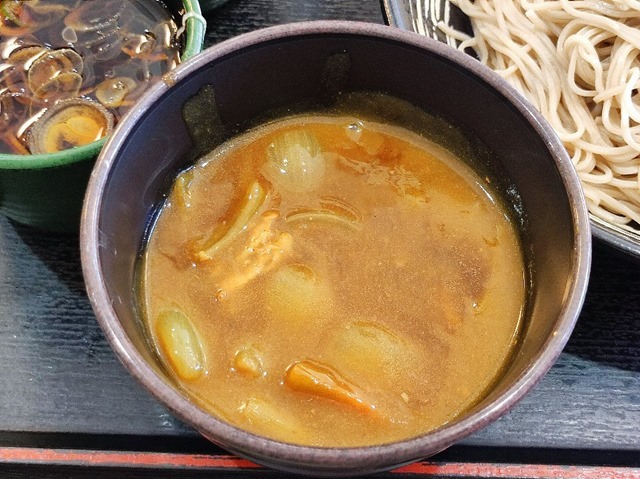 つけ汁の1/3程をカレールーに加えてやるのだ