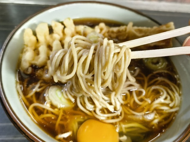 蕎麦を手繰る