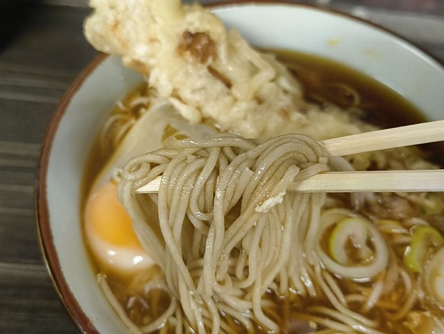 蕎麦を手繰る