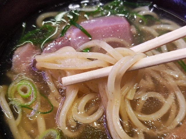 ラーメンを手繰る