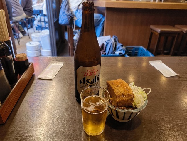 また浅草の喧騒に揉まれ『居酒屋浩司』で井之上さんと阿部さんとご一献したのだが、『桃組』の「聖地」が新しい世代の「集いの場」へと形を変えていく様子を、少しの寂しさと共に眺めつつ、流れる月日を最高の酒肴にして飲む一杯は、それはそれで、とてもうまいものだったのだよ（笑）。（居酒屋浩司：浅草二丁目）