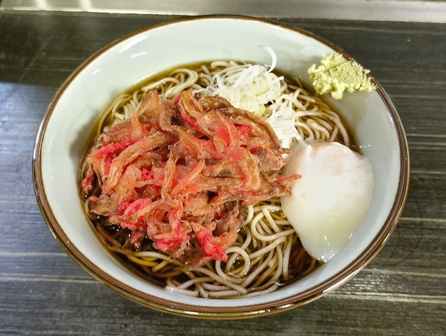 冷し紅ショウガ天そば＋温泉たまご