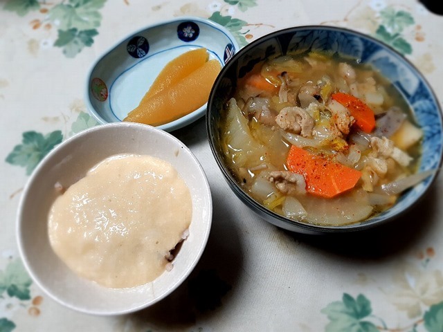 三日とろろと豚汁（数の子は1本食べた）