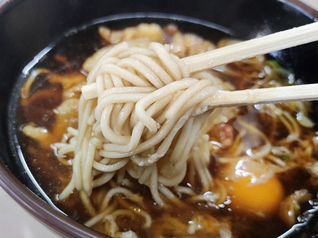 蕎麦を手繰る