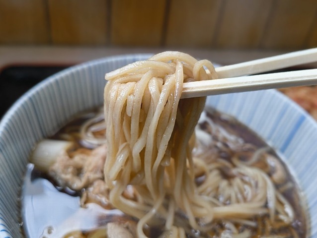 蕎麦を手繰る