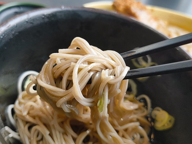 蕎麦を手繰る