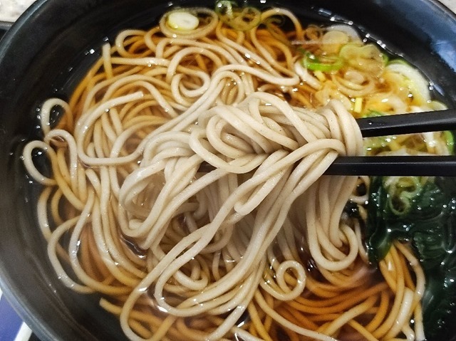 蕎麦を手繰る