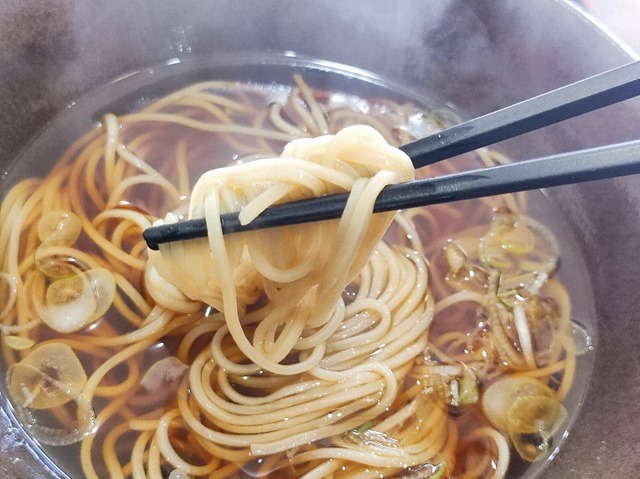 蕎麦を手繰る