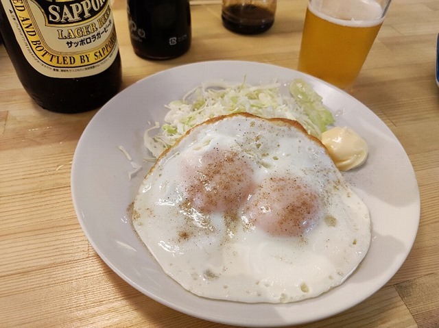 目玉焼きで呑む