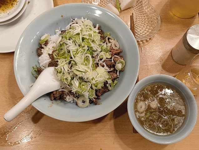 「ニュー菜苑」で「純レバ丼」と「タンメン」と「餃子」と「ぬかづけ」と「ビール」で夕餉。「ニュー菜苑」はどちらかというとちょっと尖った味がしていたのだが、 その棘が見事に消えてマイルドになり全てがうまくなっている（笑）。いったいどうしたのだが、これには驚きなのだ。（ニュー菜苑：浅草四丁目）
