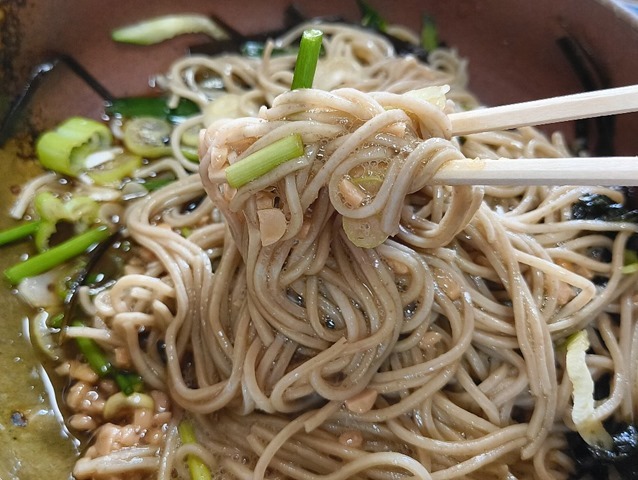 蕎麦を手繰る