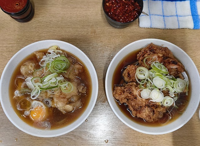 ジャンボゲソ天＋太そば（小盛）とたまねぎ天＋生たまご＋太そば（小盛）