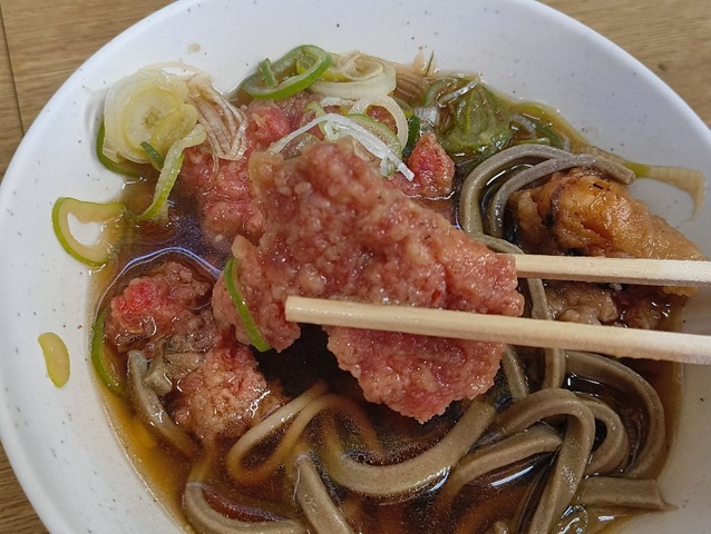 小海老の天ぷらを食べる