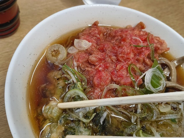 天ぷらを汁につける
