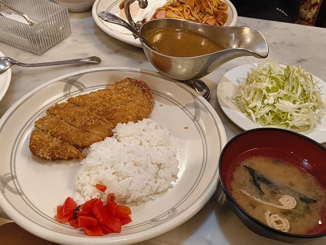 カツカレー（ご飯半分）