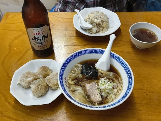 チャーハン、シューマイ、ワンタン、ビール