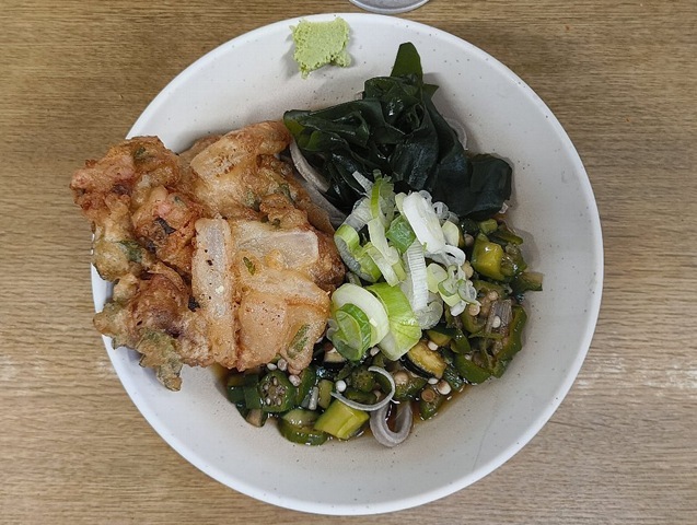 冷し太そば（小盛）＋山形だし＋五目かき揚げ